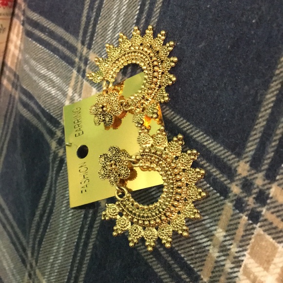 Traditional earrings with patches - Picture 3 of 4